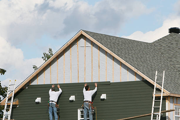 Professional Siding Installation technician working in Laughlintown, PA